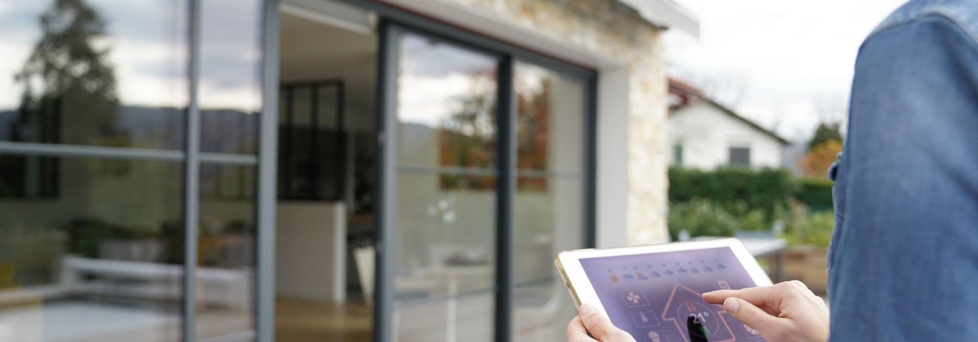 Spécialiste des maisons connectées dans le 63, transforme votre maison pour qu'elle vous obéisse où que vous soyez